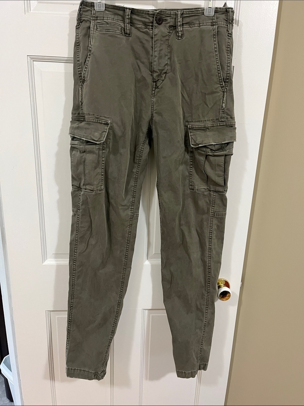 American Eagle cargo 30 x 36”